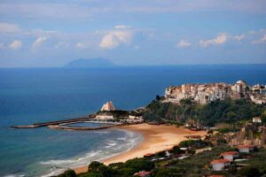 Vista panoramica sulla spiaggia di Sperlonga