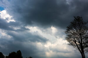 Cielo con nuvole scure