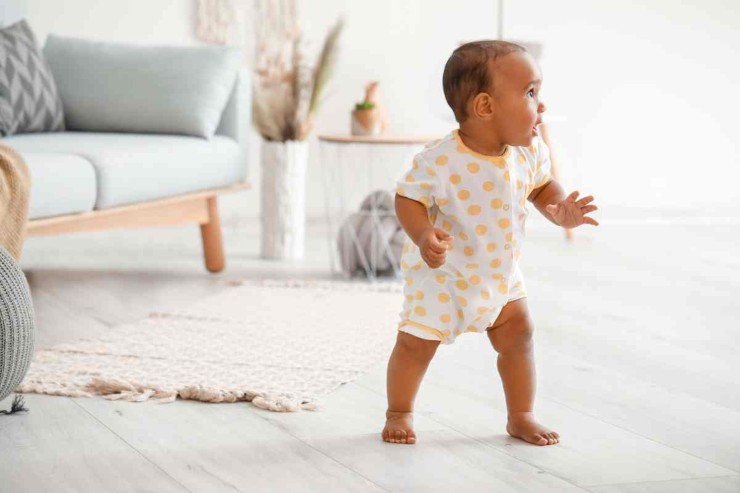 Bambino cammina
