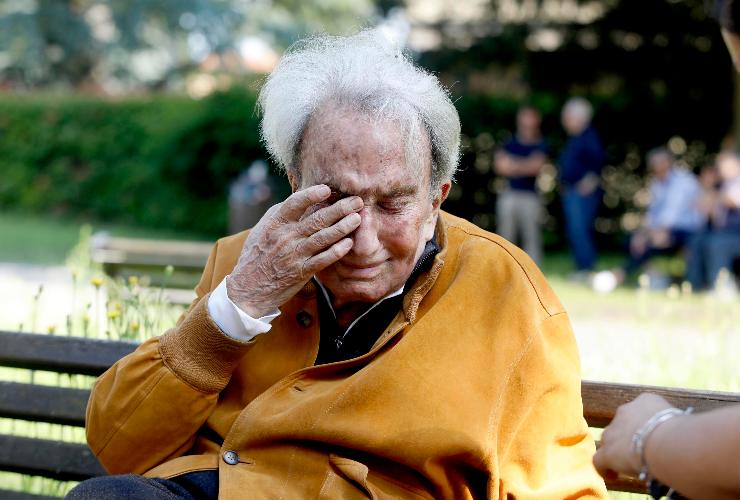 emilio fede piange ad arcore